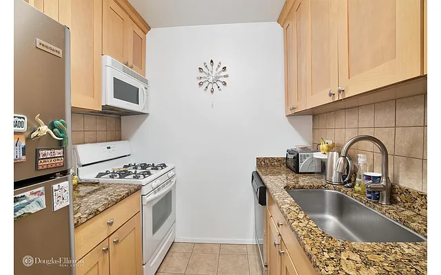 Rented by Douglas Elliman | media 26