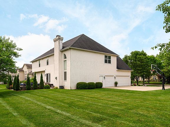 3rd image of 8130 Summerhouse Dr W