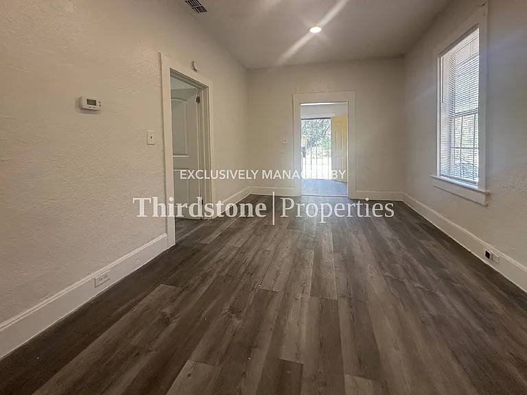 2125 Lambert St — Photo 3