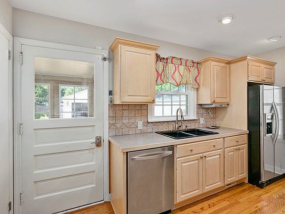 2nd image of 2121 Hall St SE