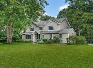9 Thorman Ln, Huntington, NY 11743