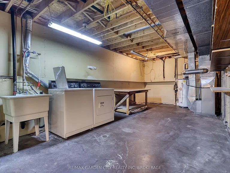 7740 Chorozy St — Photo 28
