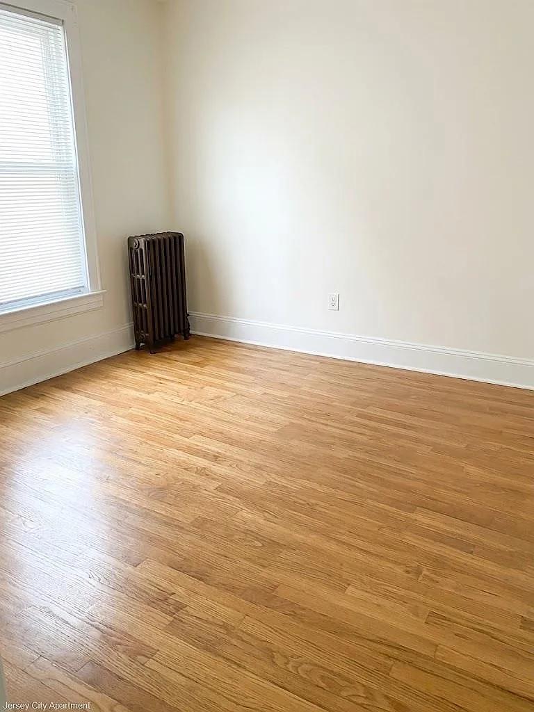 2 bed, 1.0 bath, $1,900 — Photo 4