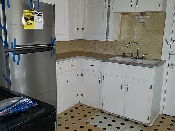 2nd image of 309 1/2 W Jefferson St