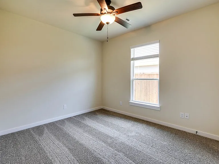 648 Blackland Dr — Photo 14