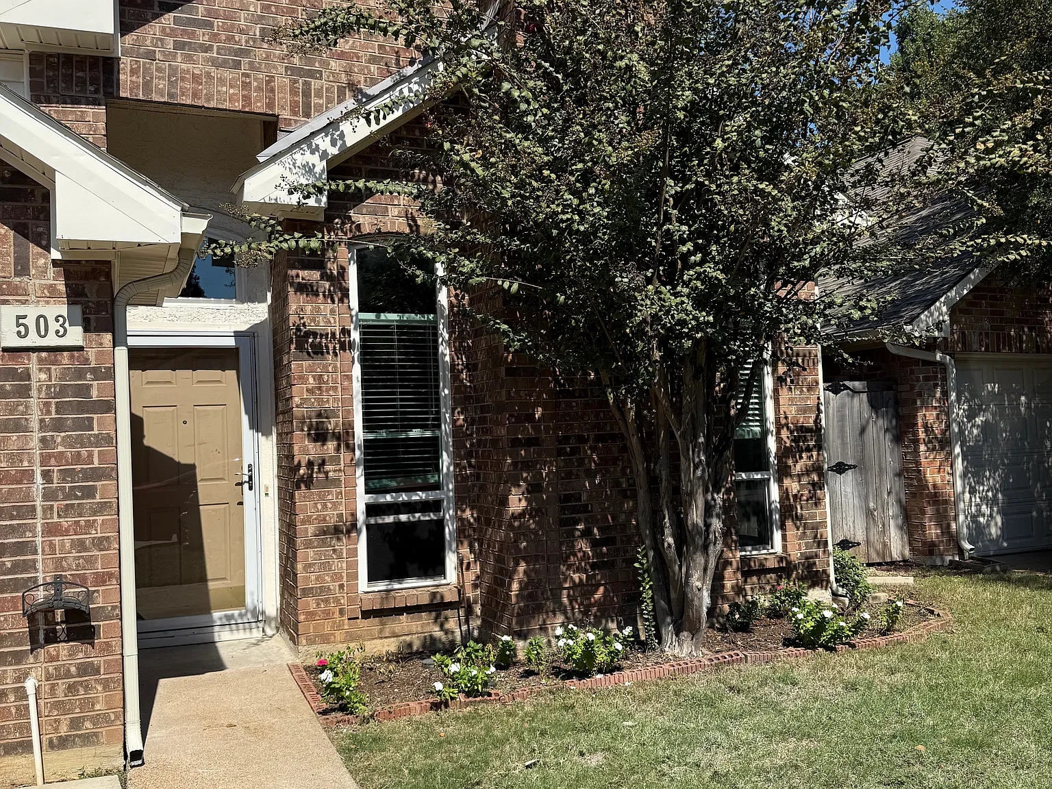 3 bed, 1336 sqft, $2,350 — Photo 2