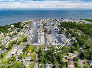 84 Oak Knoll Rd, Waretown, NJ 08758