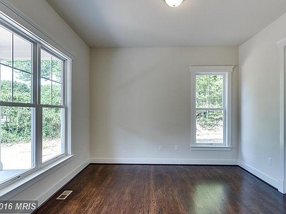 5th image of 3427 Aston St