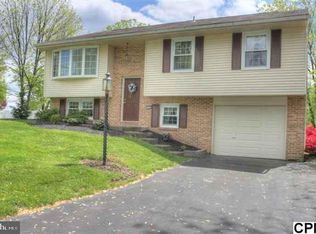 1332 Scenery Dr, Mechanicsburg, PA 17050