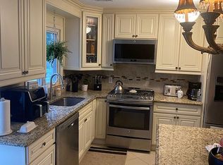 825 Meeker Rd, Union, NJ 07083