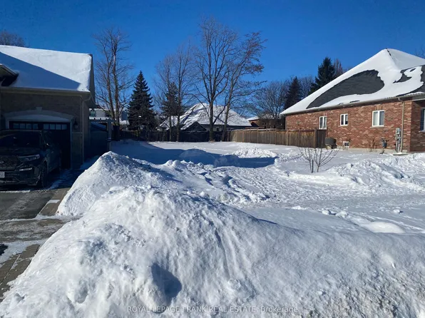 23 Corvinelli Dr, Whitby, ON L1M 0G7