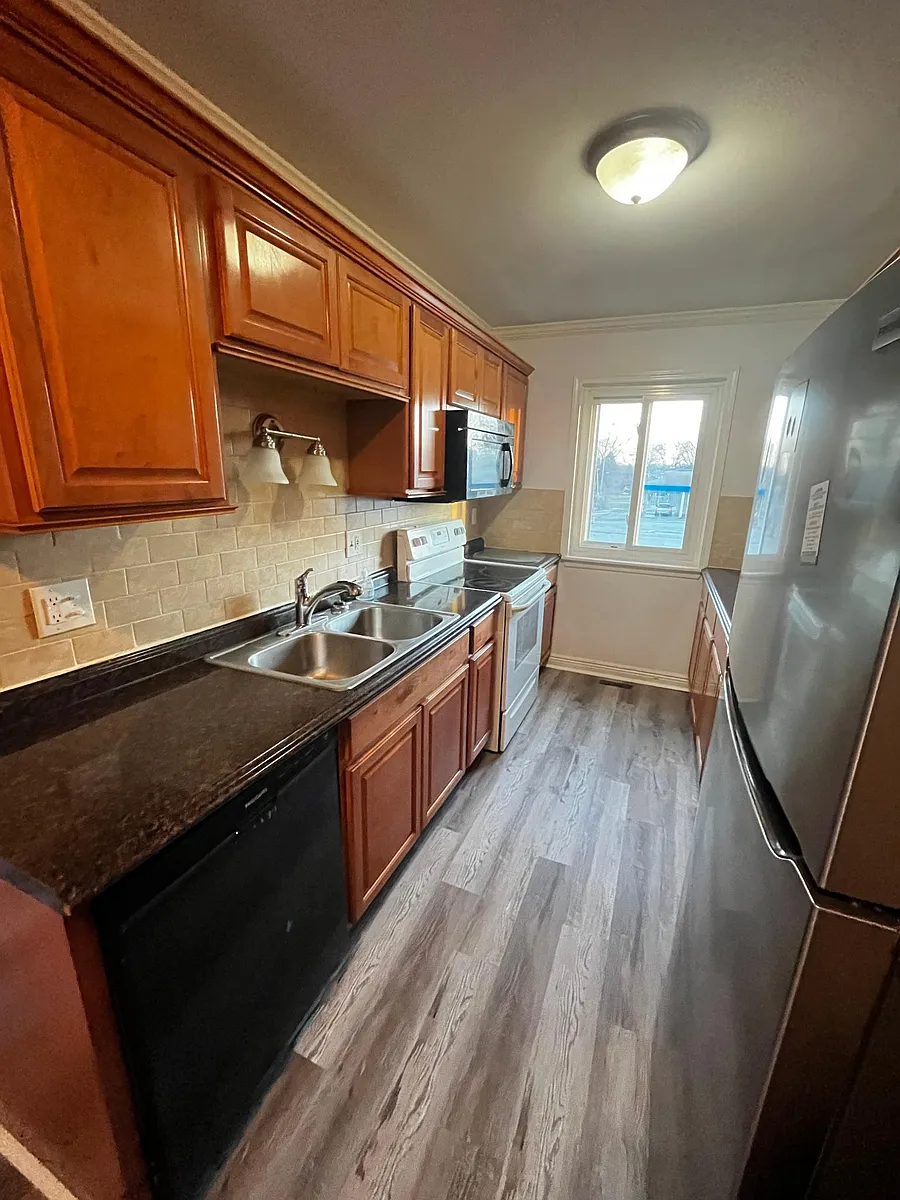 Building Photo - 1622 Washtenaw Ave #1622