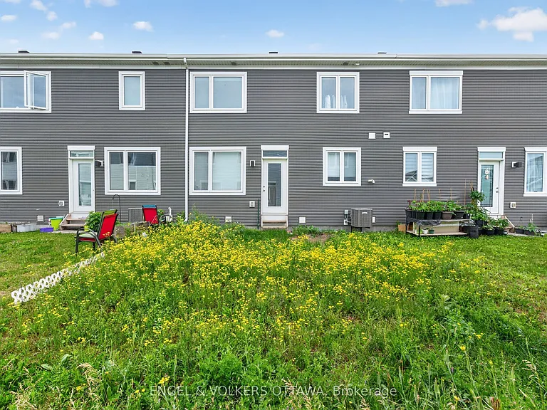33 Focality Cres — Photo 34