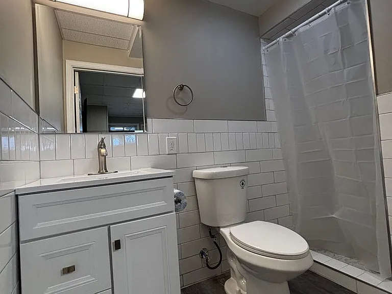 2423 Crest St — Photo 17