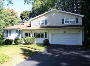 32 Chapel Hill Dr, Rochester, NY 14617