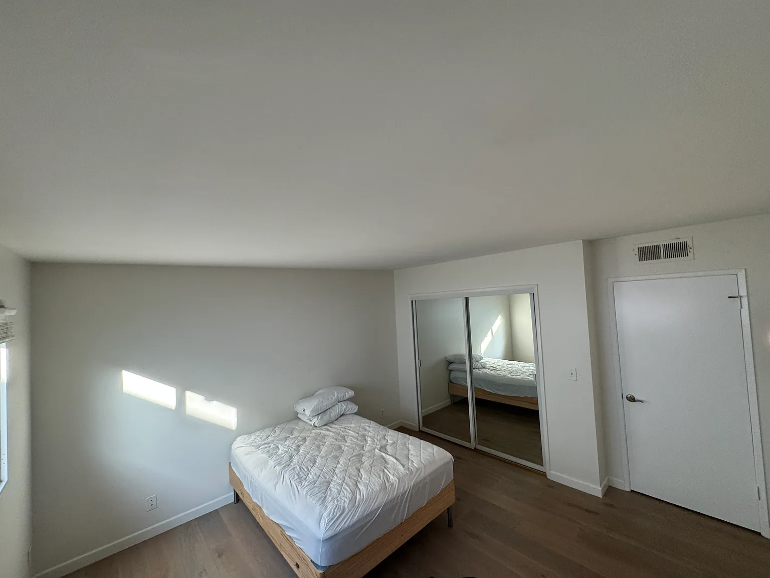 4 bed, 2.5 bath, 2300 sqft, $1,700 — Photo 3