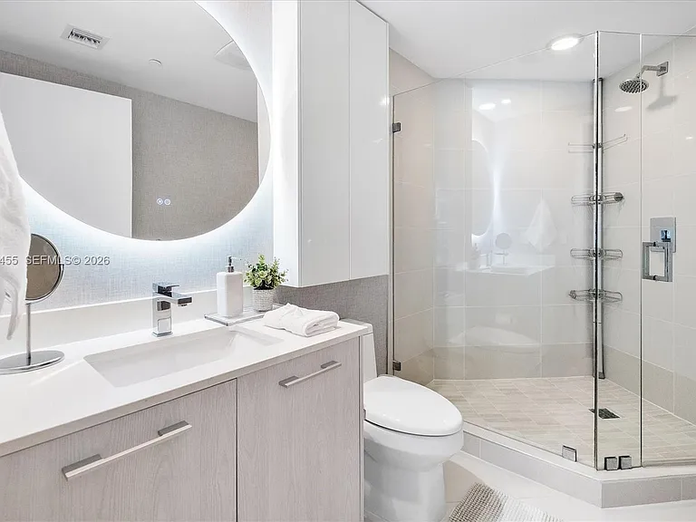 45 SW 9th St #1401 — Photo 30