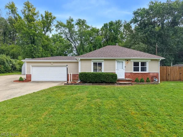 2195 Par Dr, Akron, OH 44312
