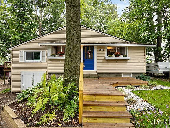 2nd image of 6883 Wildwood Dr