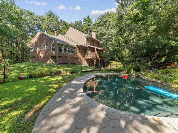 28 Pinewood Loop, Sandown, NH 03873