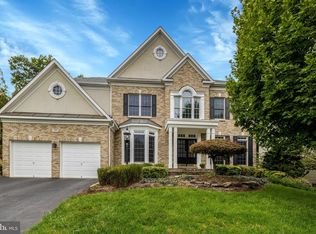 12463 Meadow Hunt Dr, Fairfax, VA 22033