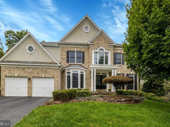 12463 Meadow Hunt Dr, Fairfax, VA 22033