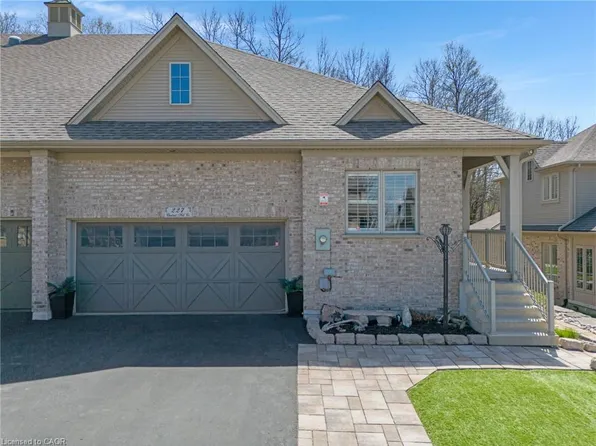 227 Chestnut Hill Cres, Kitchener, ON N2P 2X3