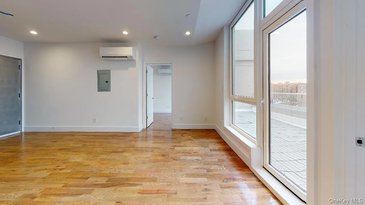 2 bed, 1.0 bath, 800 sqft, $3,500 — Photo 2