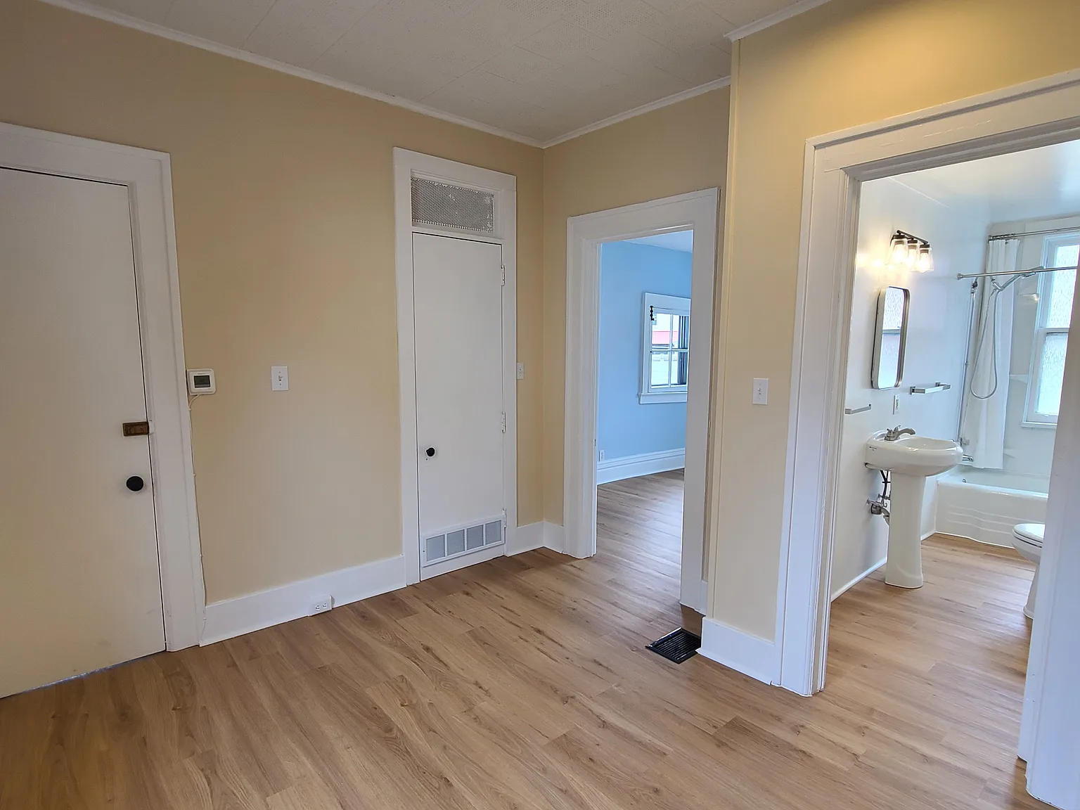 Studio, 400 sqft, $975 — Photo 1
