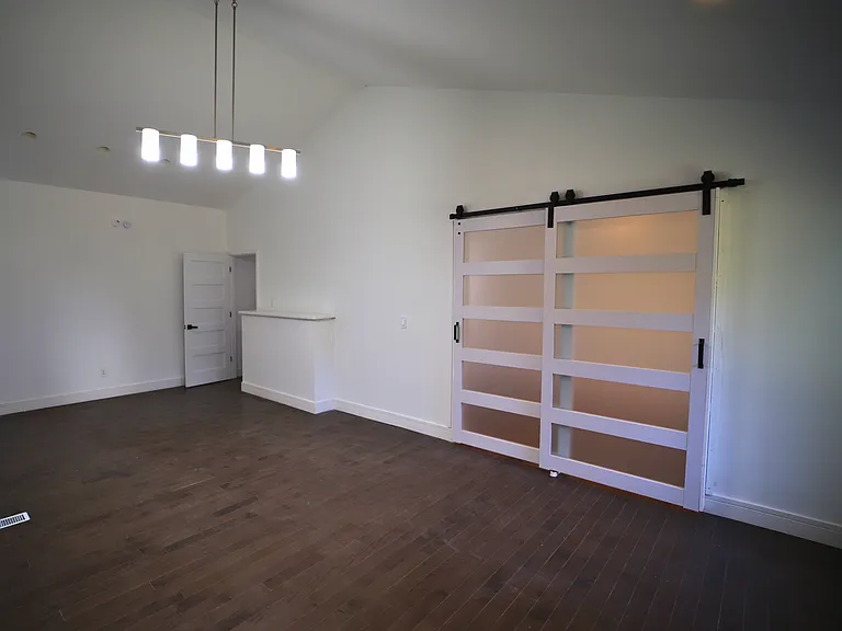454 Woodland Dr W — Photo 3