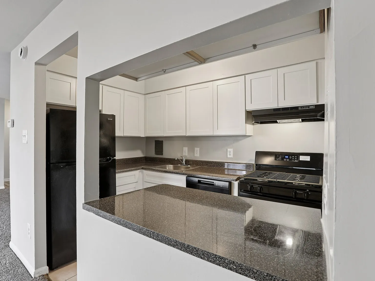 Summerlyn Apartments — Photo 2