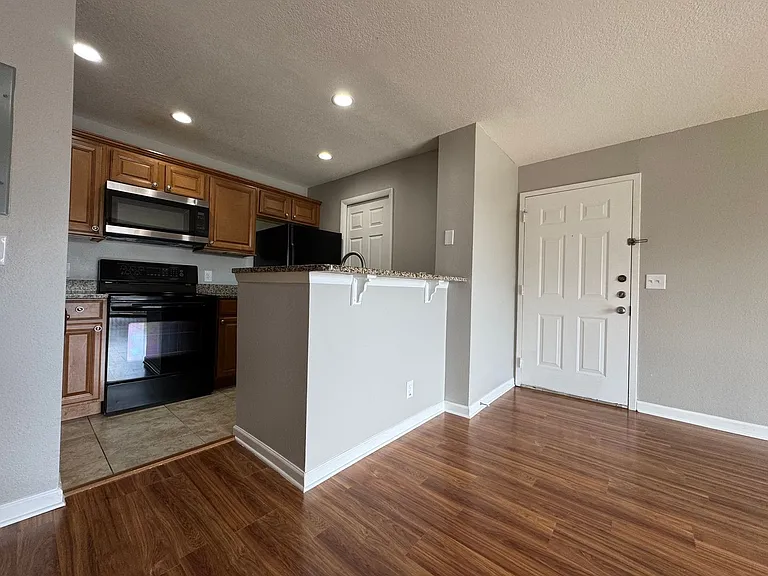 390 Lake Placid Ct #303 — Photo 16