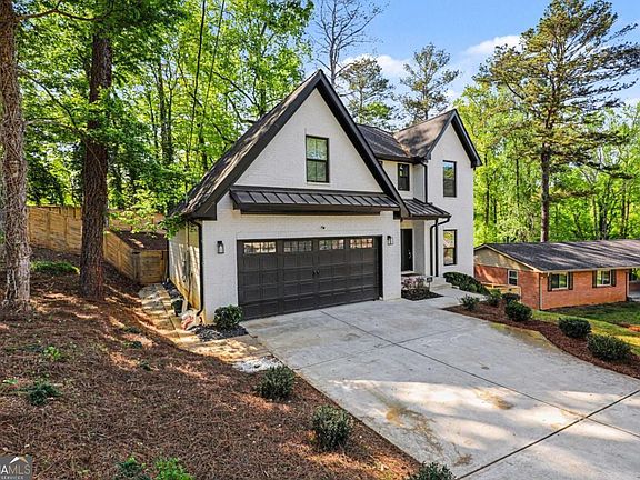 3rd image of 855 Fleetwood Cir SW