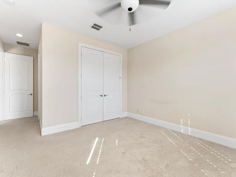 259 SE Calmo Cir — Photo 34