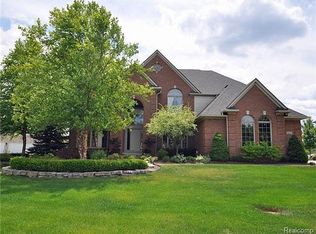 327 Knorrwood Dr, Rochester, MI 48306