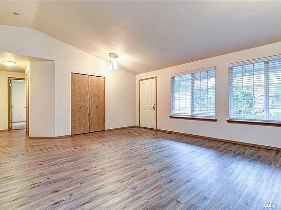 5th image of 1831 117th Dr SE