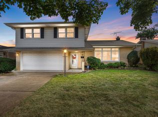 147 Lance Dr, Des Plaines, IL 60016