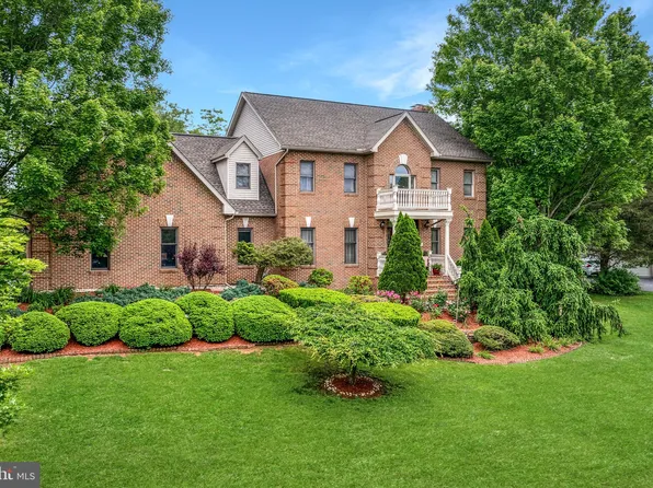 104 Fairway Dr, Carlisle, PA 17015