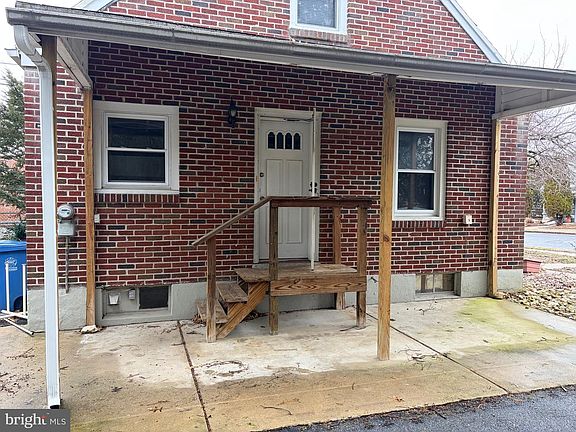 3rd image of 740 Columbia Ave