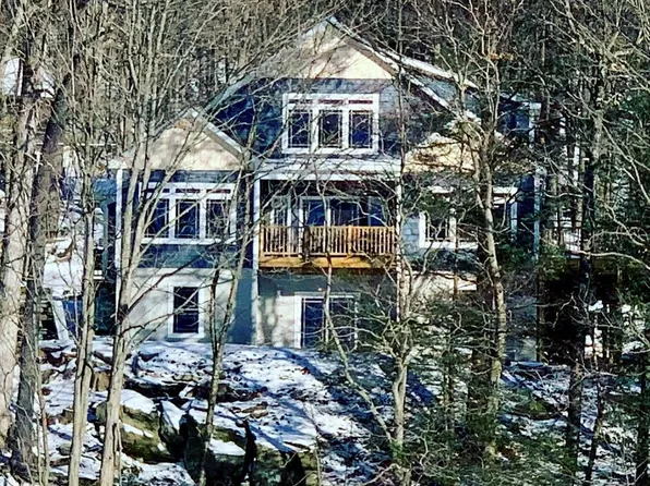 105 Bent Rd, Greentown, PA 18426