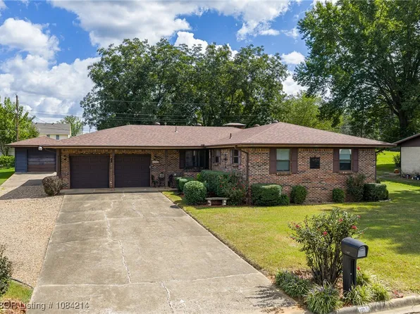 1107 N 4th St, Paris, AR 72855