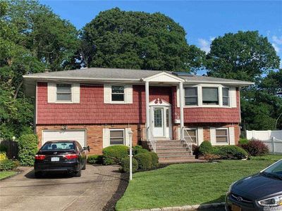 32 Malts Ave, West Islip, NY, 11795