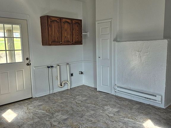 4th image of 139 W Main St