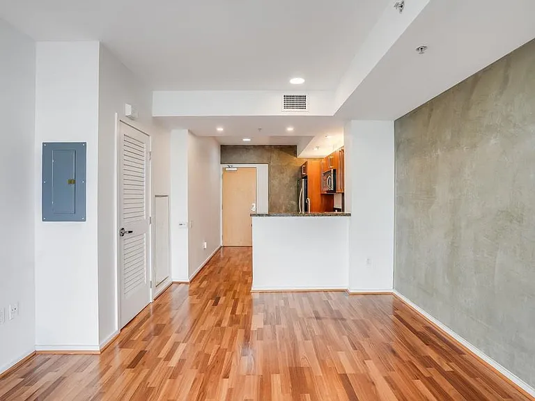321 10th Ave #1303 — Photo 7