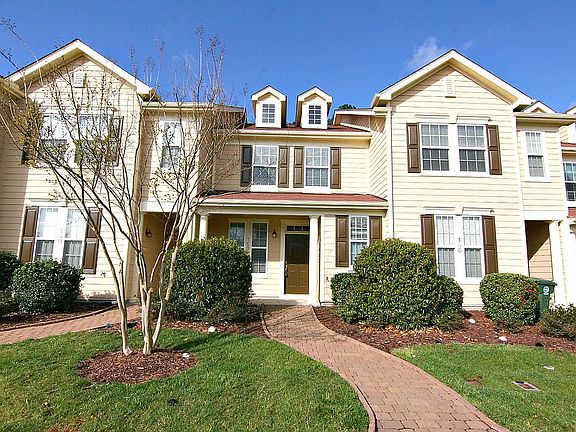 Twin Lakes Home in Cary