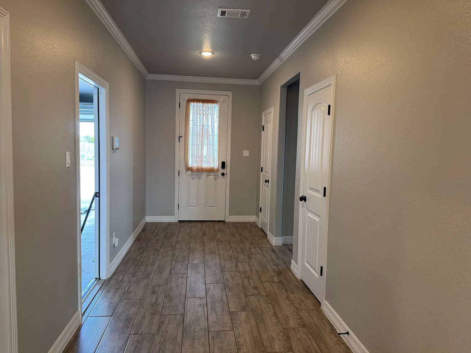 3 bed, 1876 sqft, $1,895 — Photo 3