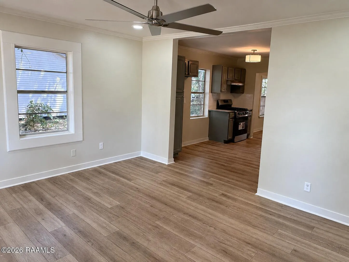 3 bed, 2.0 bath, 1210 sqft, $1,600 — Photo 2
