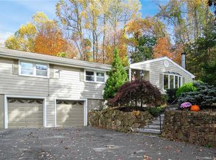 32 Blue Ridge Dr, Trumbull, CT 06611