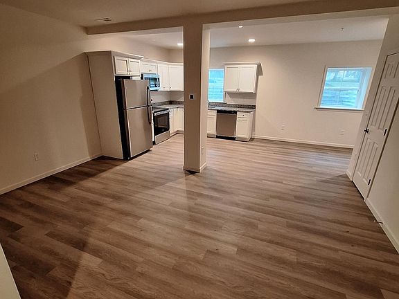 5th image of 190 W Charlotte St #190CHARG