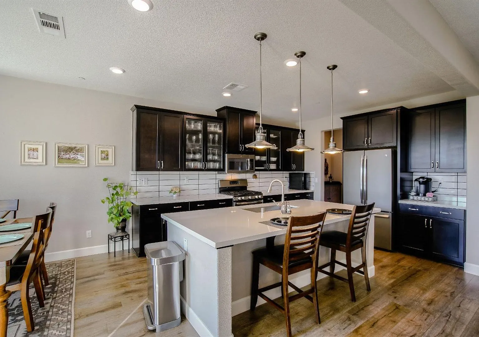 Model-Home Luxury Roseville Showpiece Home — Photo 2